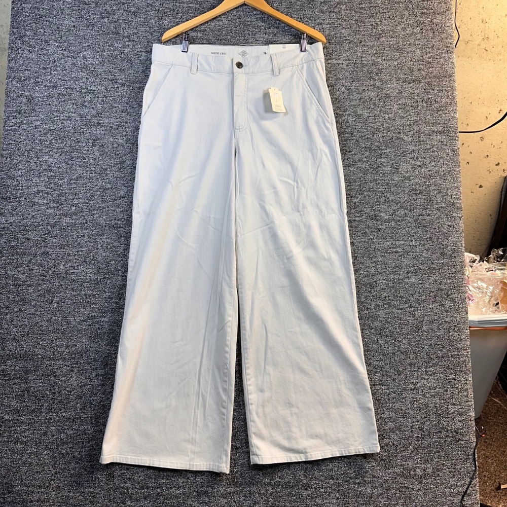 NWT St Johns Bay Womens Wide Leg Chinos Moonbeam Beige Secretly Slender Size 16